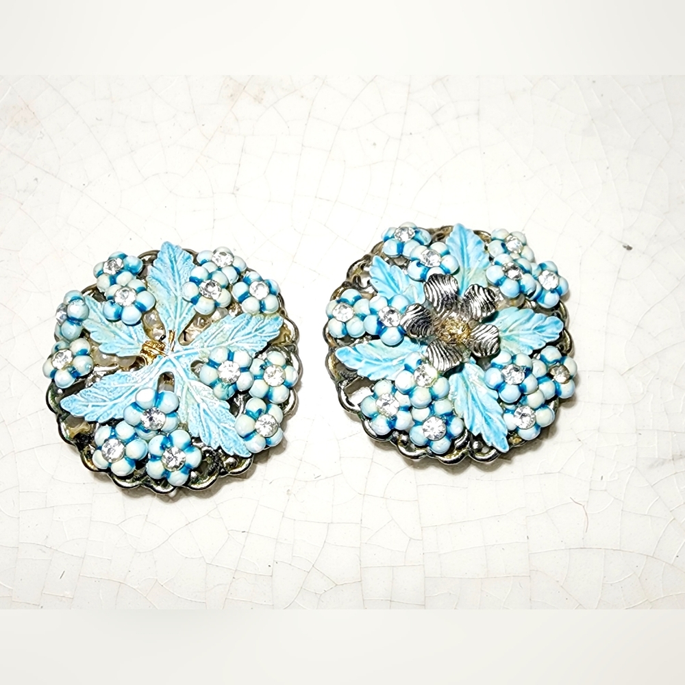 Vintage 1950s beau jewels baby blue flower Cluster large round clip on earrings